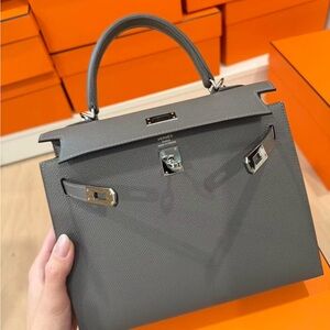 Hermès Kelly 25 Top Handle Bag in Grey